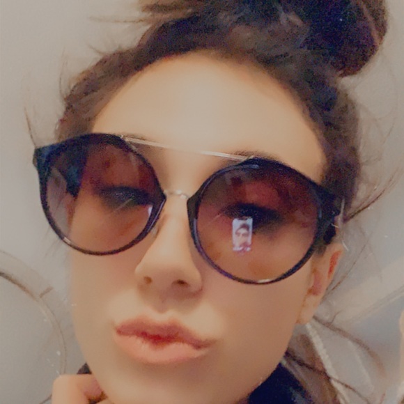 SOLD!!! Tory Burch Black Sunglasses - Picture 9 of 9